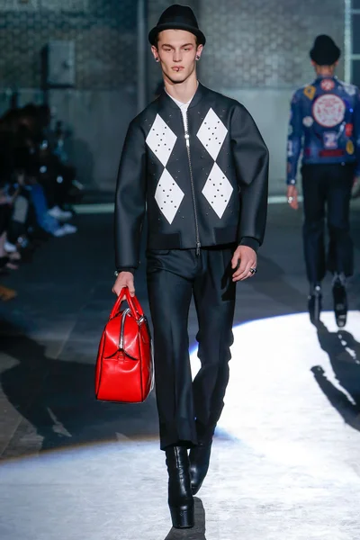 Look 3